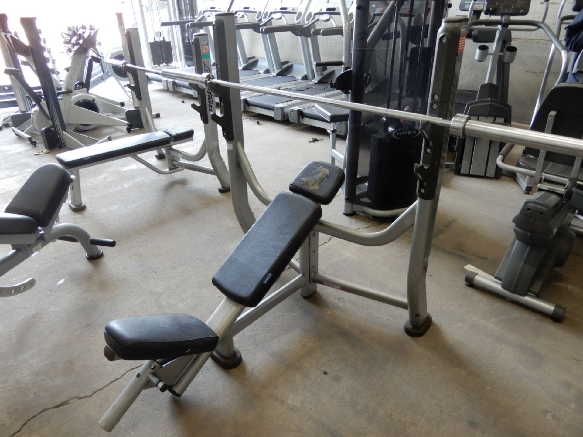 *Life Fitness Olympic Incline Bench (bar not included)