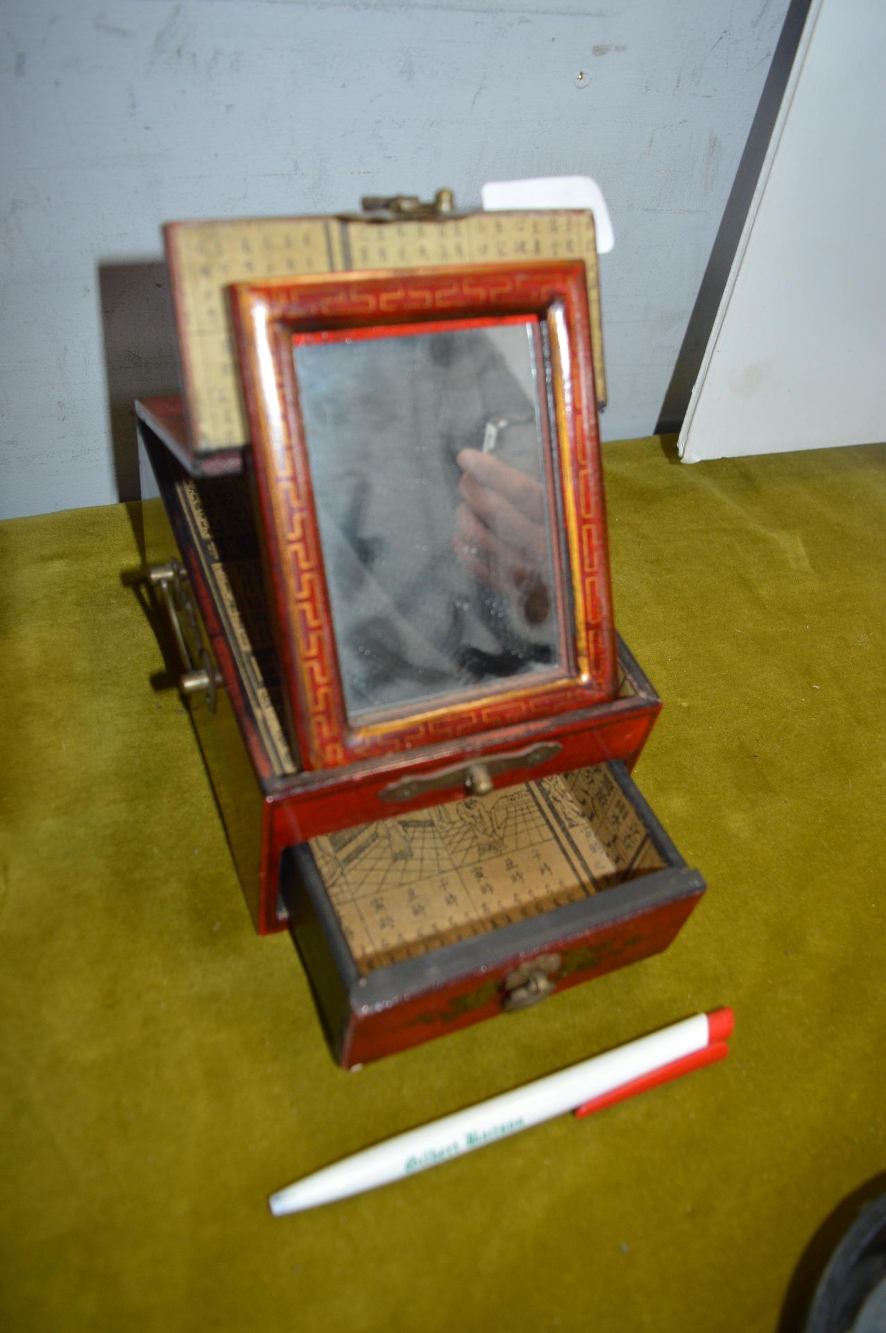 Chinese Lacquered Travel Vanity Box - Image 2 of 3