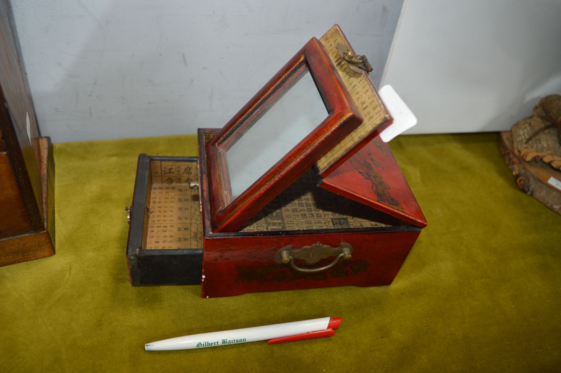 Chinese Lacquered Travel Vanity Box - Image 3 of 3