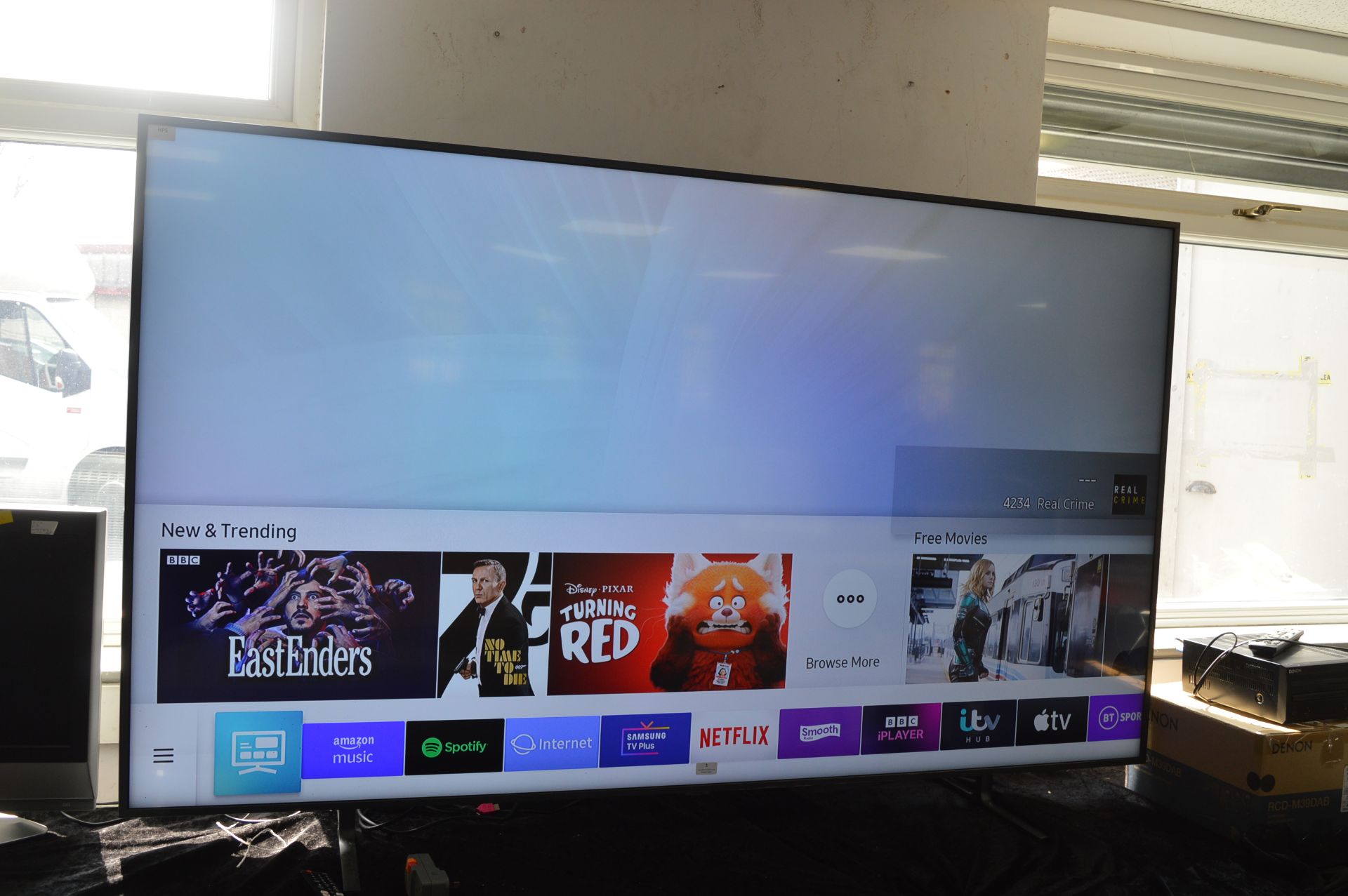 Samsung 82" Smart TV