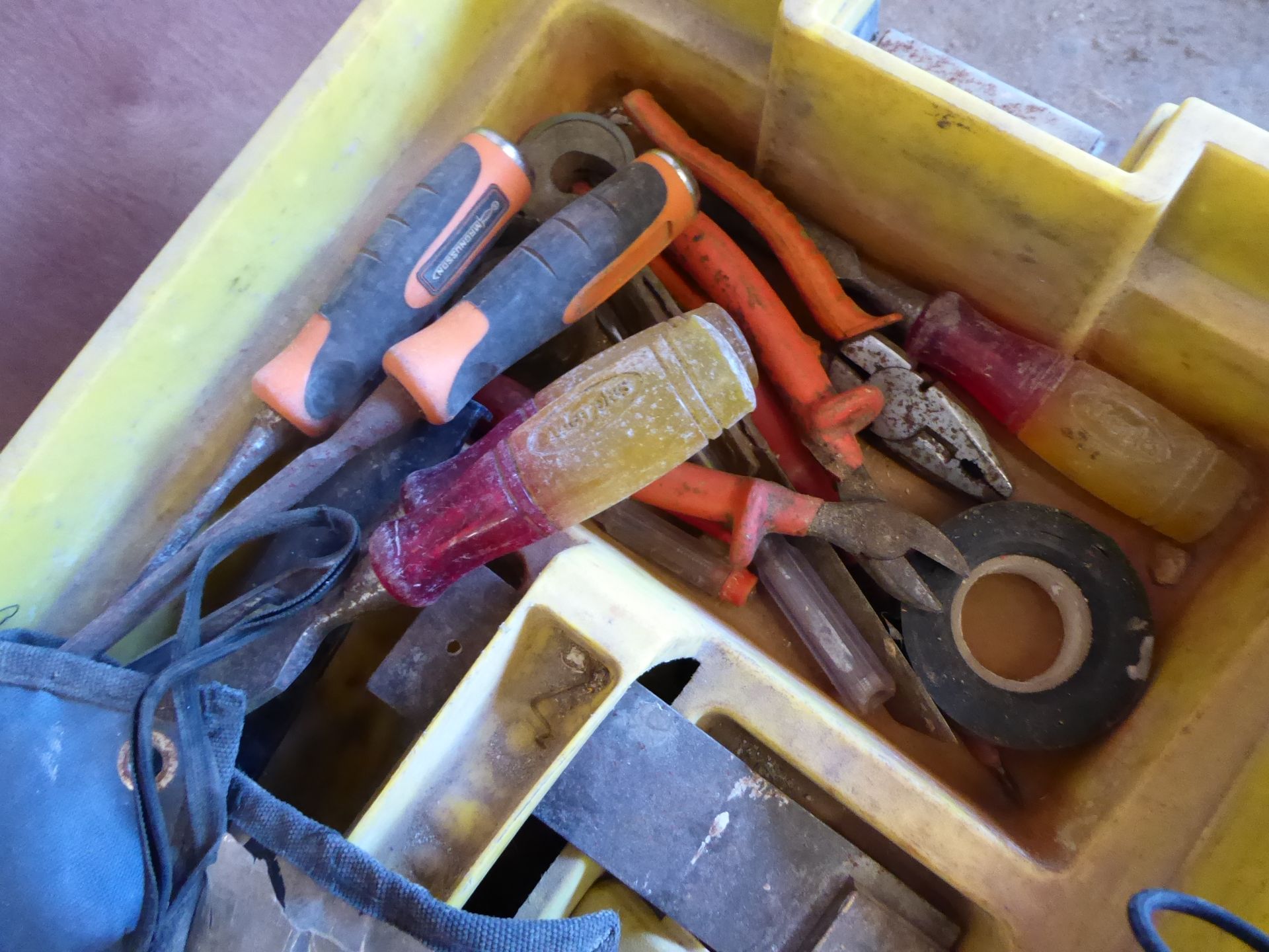 * Stanley tool chest and contents. Large quantity off wood working tools; chisels/ plane/ etc - Image 3 of 4