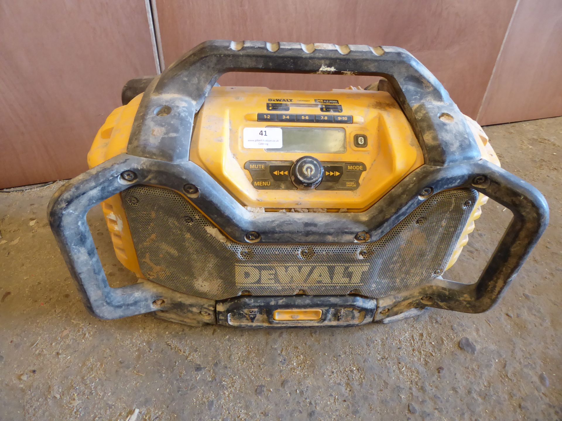 * DeWalt site radio DCR027