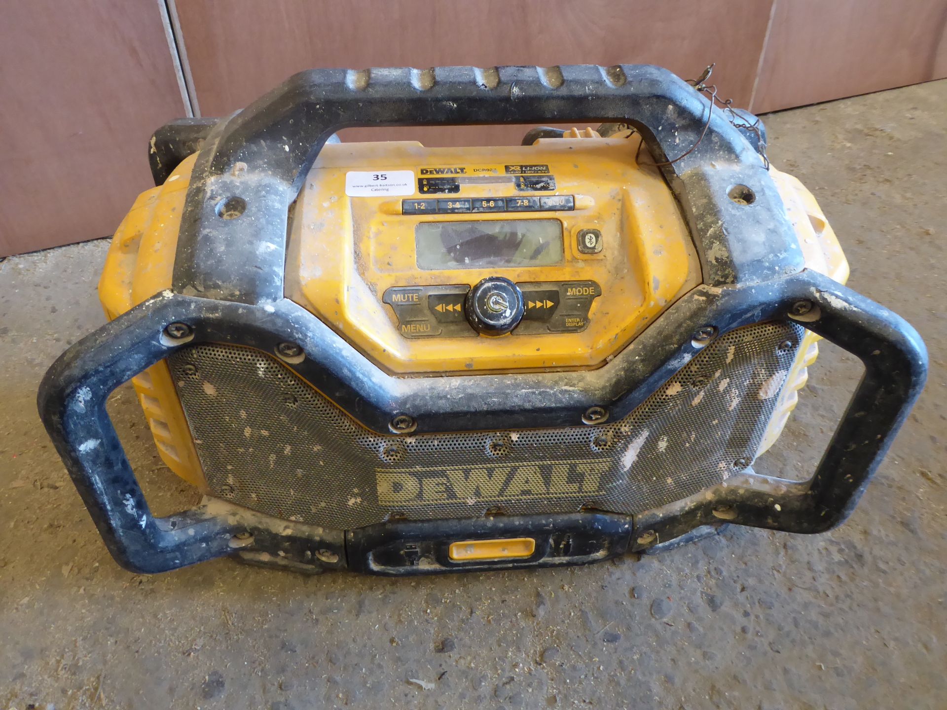 * DeWalt site radio DCR027