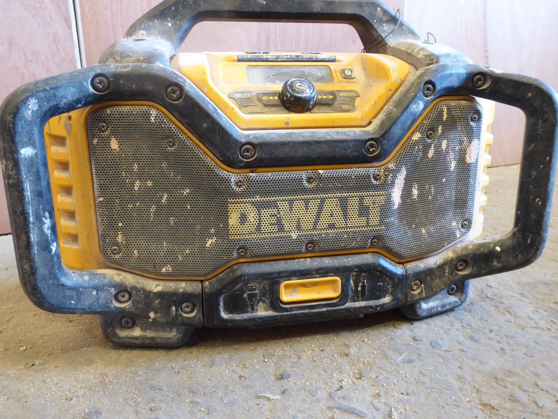 * DeWalt site radio DCR027 - Image 2 of 3