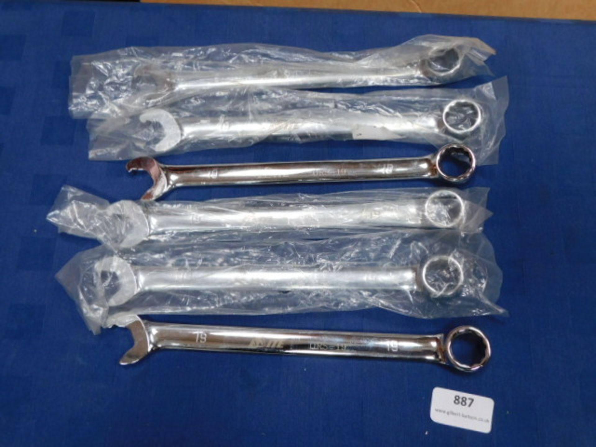 * 6x 19mm Spanners