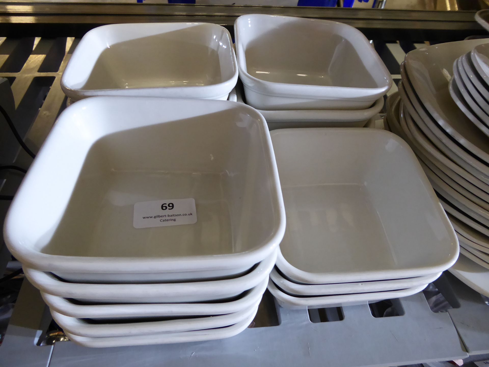 * 18 x 45cl square pie dishes - Image 2 of 2