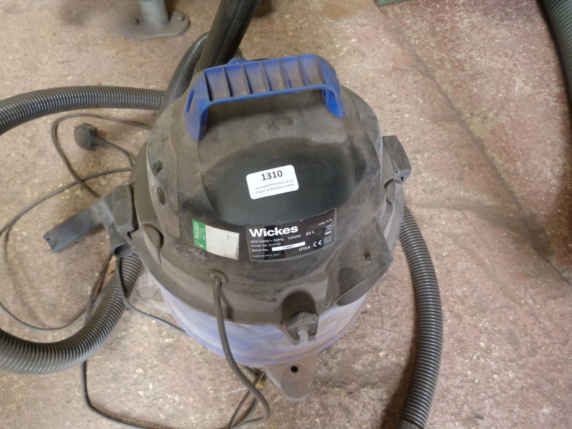 *Wickes 20L 1250w Vacuum Cleaner - Image 2 of 2