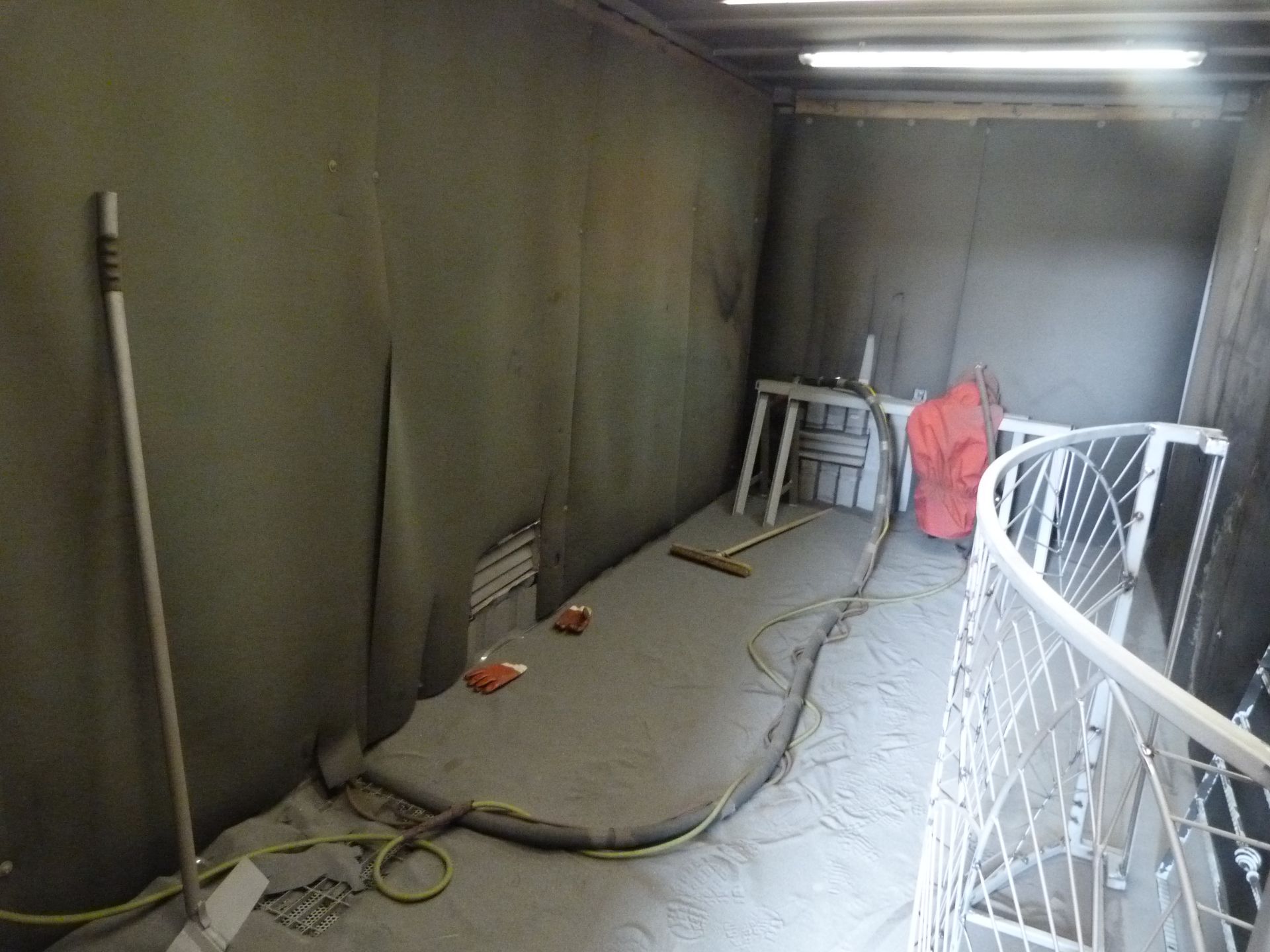 *20x8ft Shot Blasting Bay with 20A Blast Pot, Air Filtration Unit, Suitable Hosing, Blast Gun, etc. - Image 3 of 9