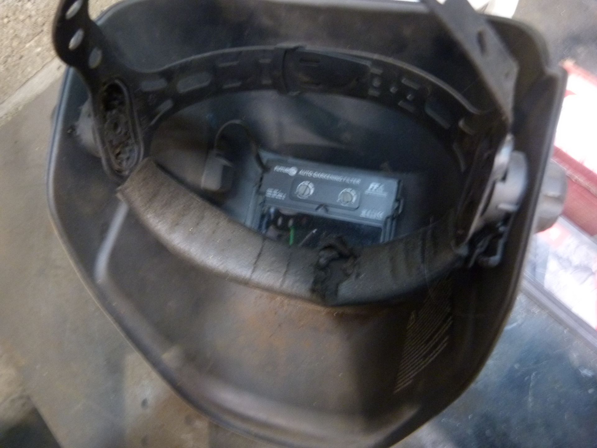 *Futuris Auto Darkening Welding Helmet - Image 2 of 2