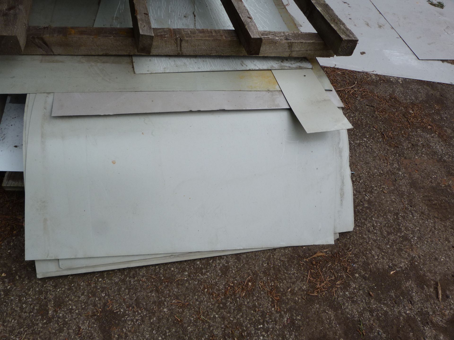 *Contents of Plate Rack to Include Various Tin Sheets, Steel Plate, Roofing Sheets, etc. - Image 4 of 4