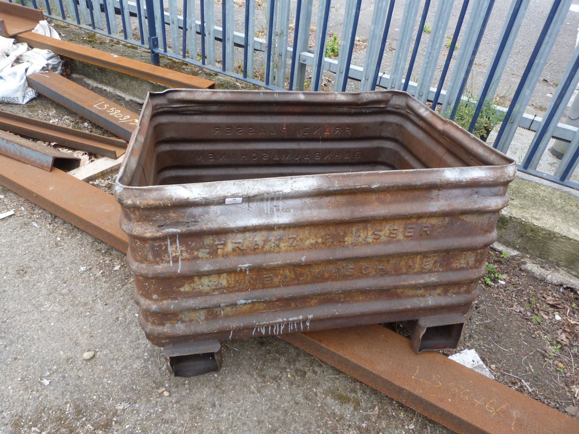 *Steel Basket Forklift Stillage