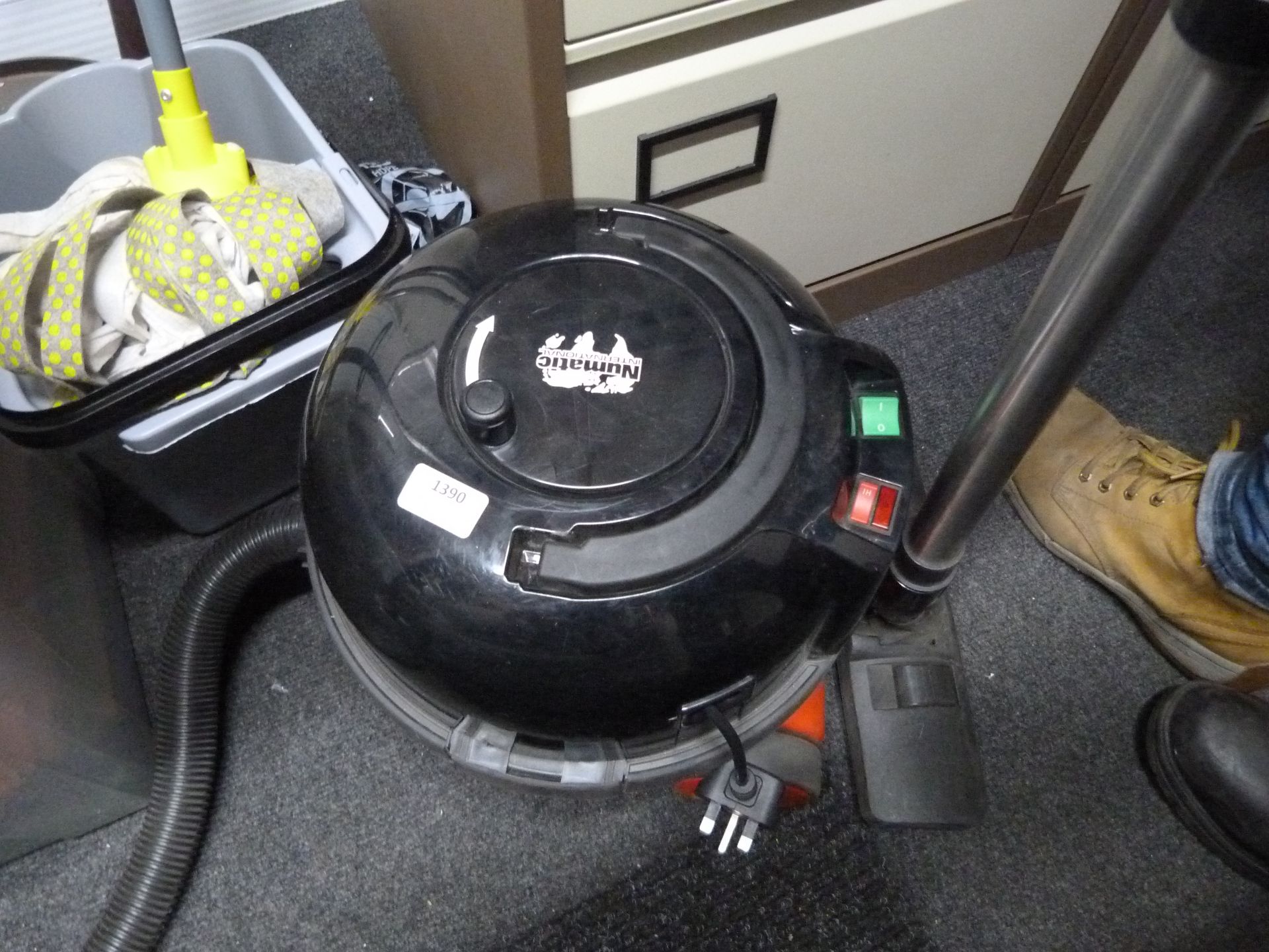 *Henry 240v Two Speed Vacuum Cleaner - Image 2 of 2