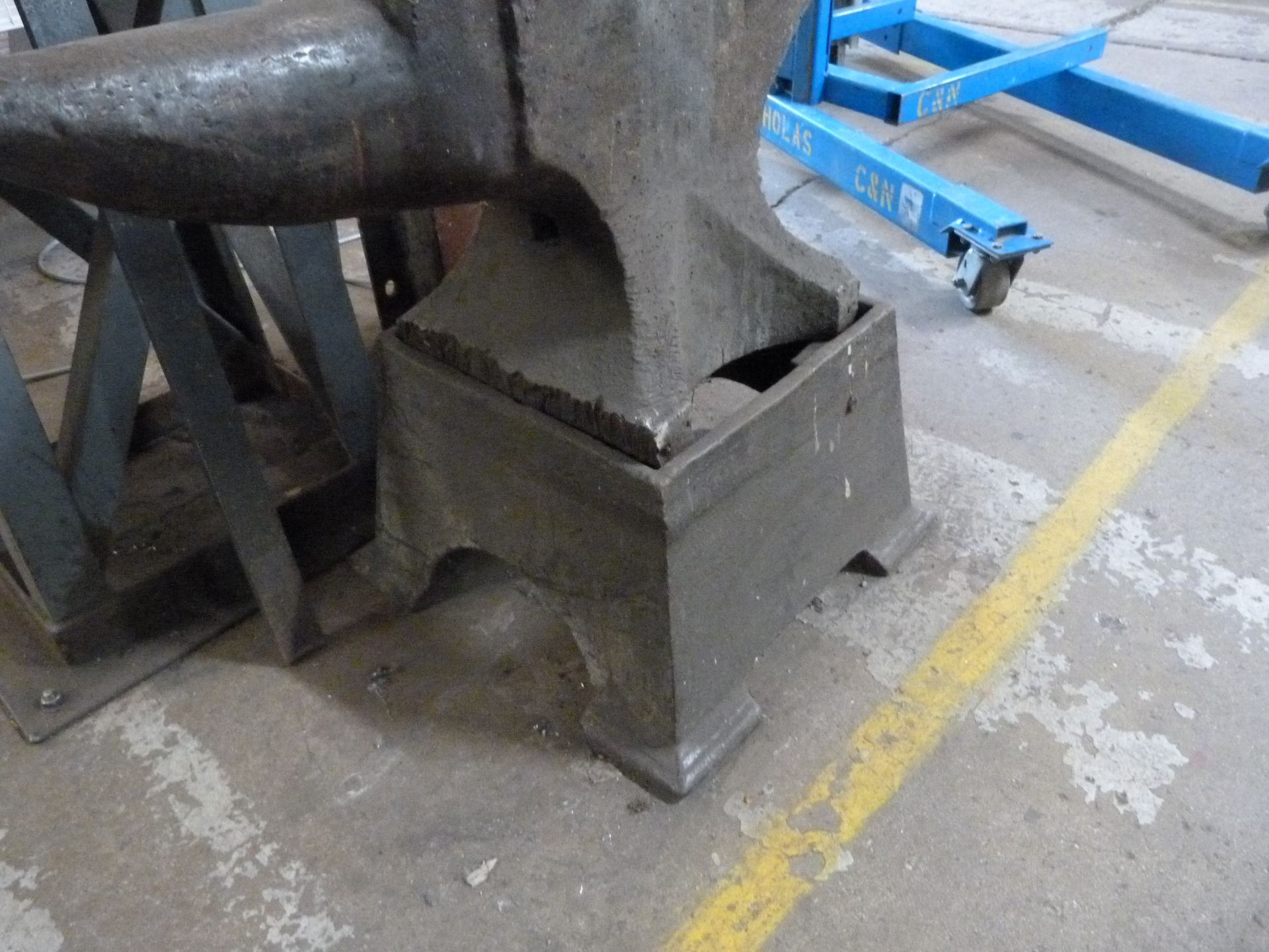 *Blacksmith's Anvil (90cm long) Including Anvil Stand - Image 2 of 2