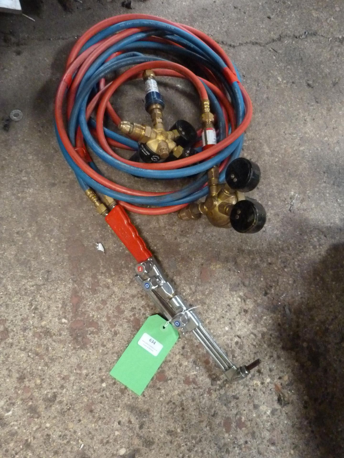 *Oxy Fuel Cutting System with Hoses, Torch, Flashback Arrests, and Regulators