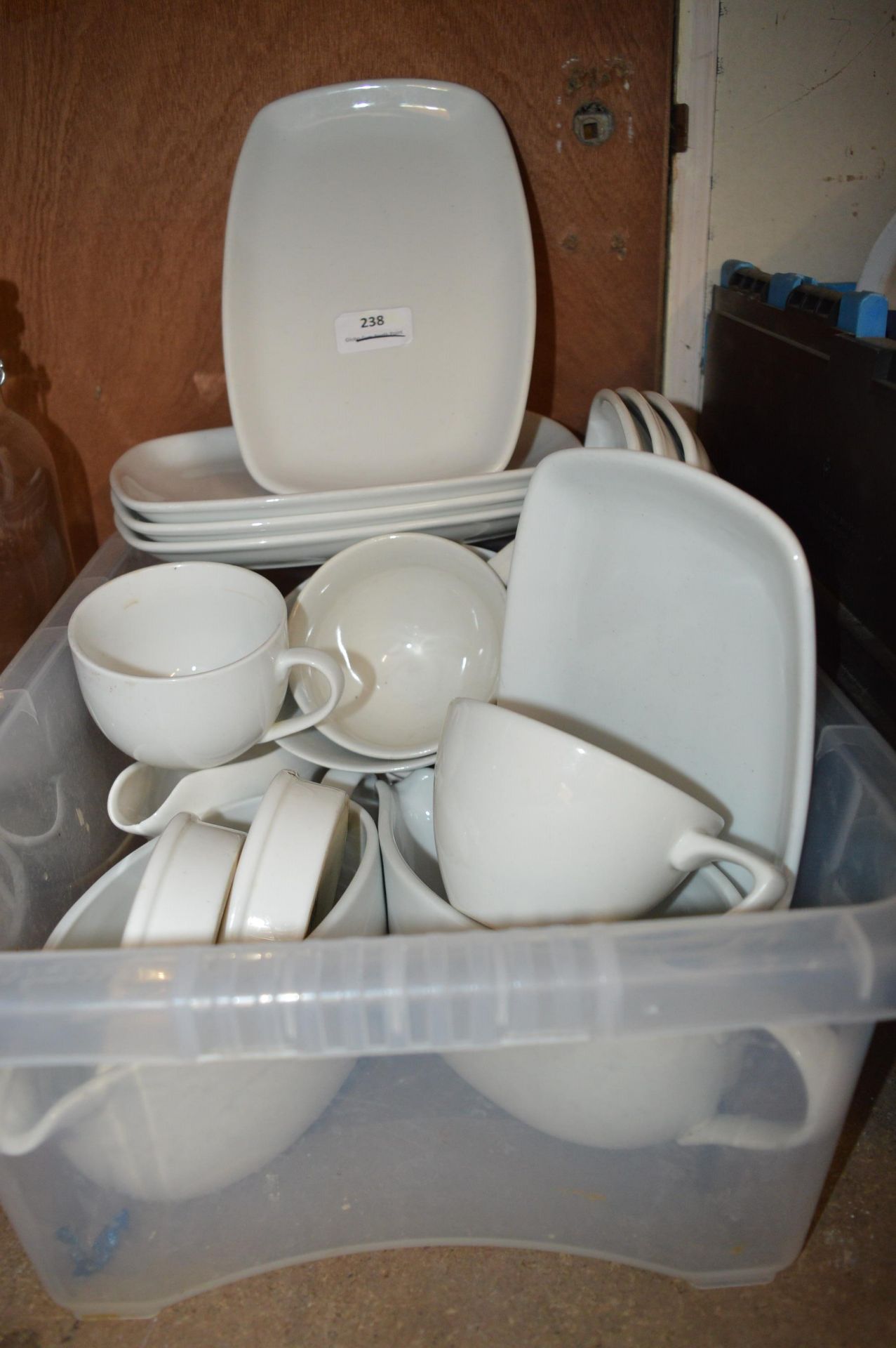 *Box of 8 Rectangular Plates, 4 Gravy Boats, 2 Dished and 3 Cups
