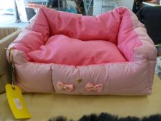 *Suzy Small Pet Bed (pink )