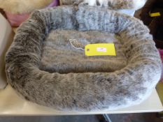 *Suzy Small Plush Pet Bed (grey)