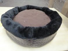 *Suzy Small Pet Bed (brown & black)