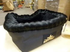 *Suzy Small Pet Bed (black)