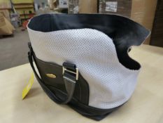 *Suzy Outdoor Pet Carrier (white & black) no Cushi