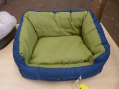 *Suzy Small Pet Bed (blue & green)