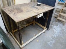 *Wooden Workstation (This lot is located at 7 Tadman Street, Hull, HU3 2BG)