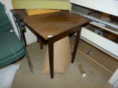 *Wooden Table (This lot is located at 7 Tadman Street, Hull, HU3 2BG)