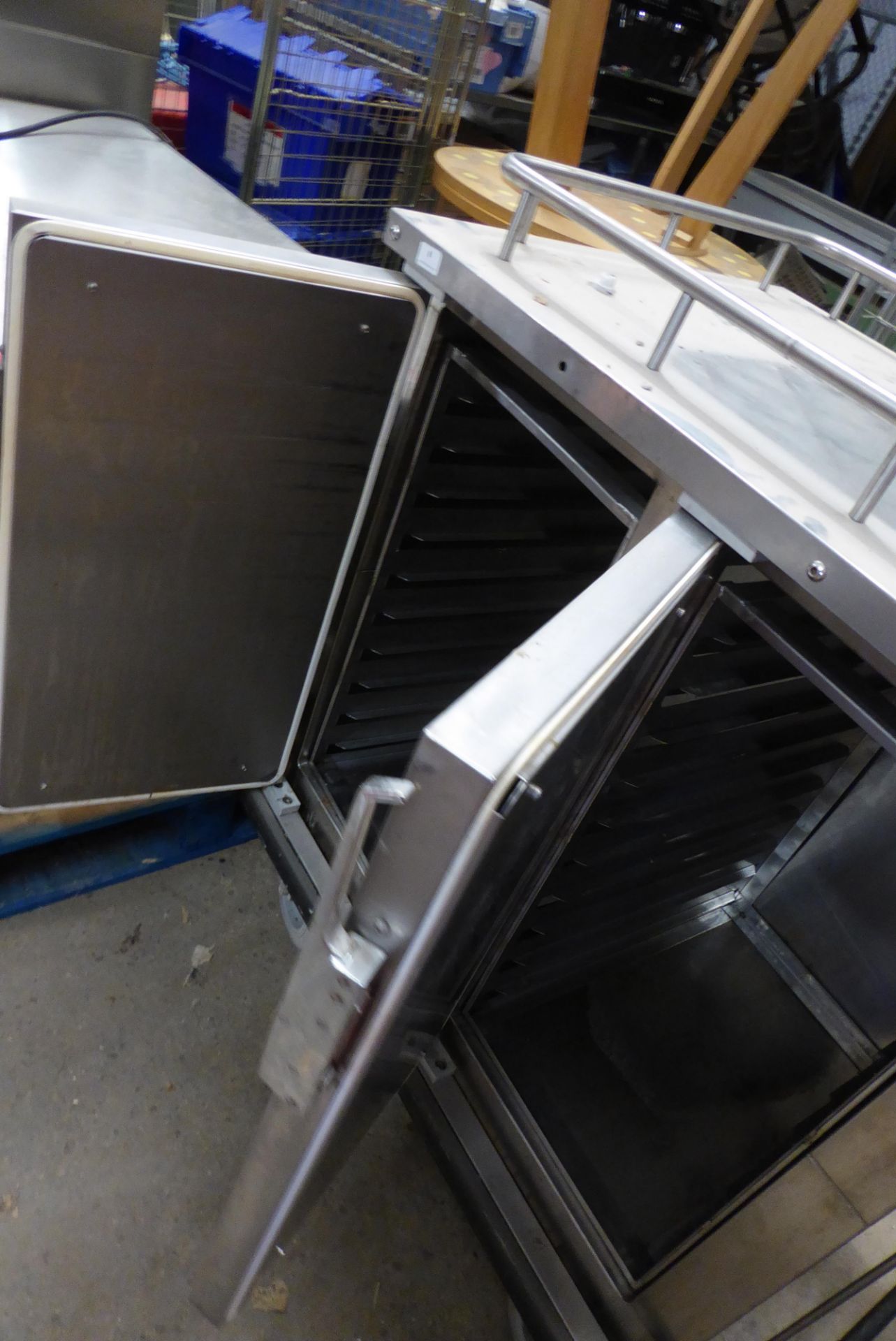 * mobile hot holiding cupboard on castors - Image 3 of 3