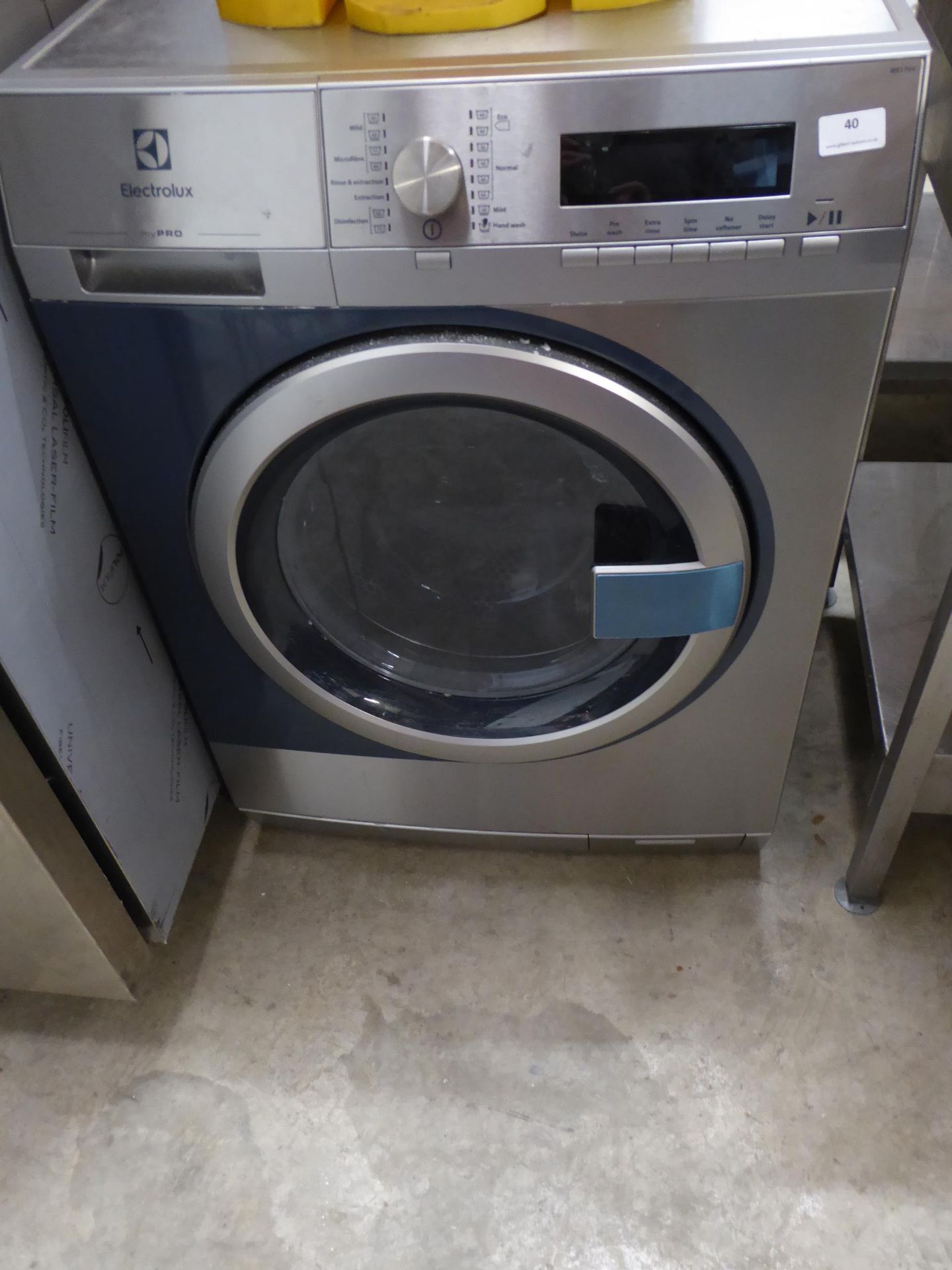 * Electrolux WE170V 8kg commercial duty washing machine 8kg