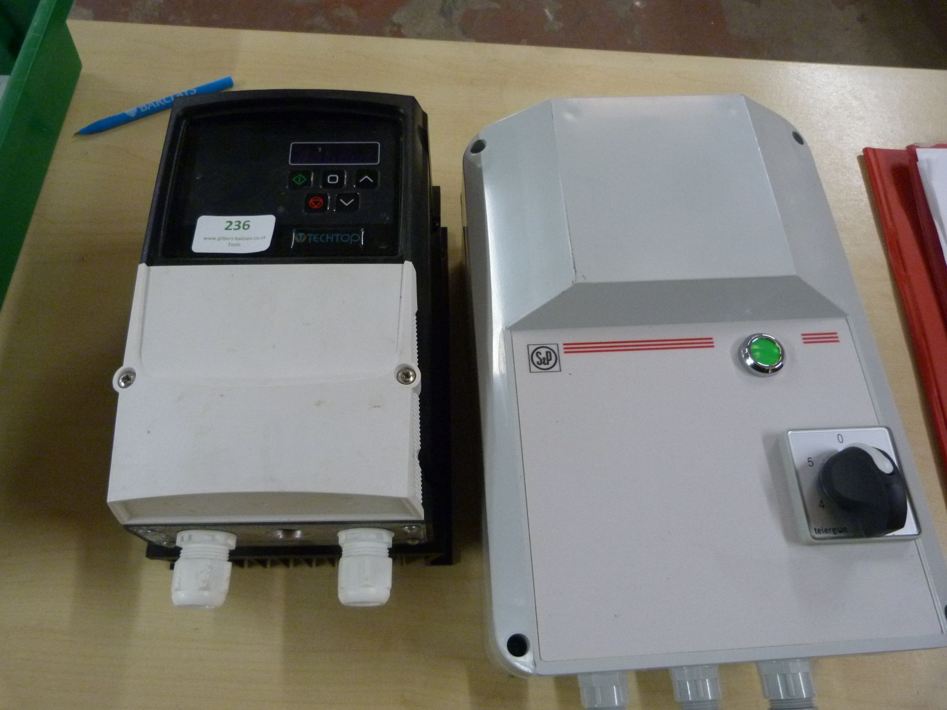 *Speed Control Box and an Inverter TEC3-1 1200 23-