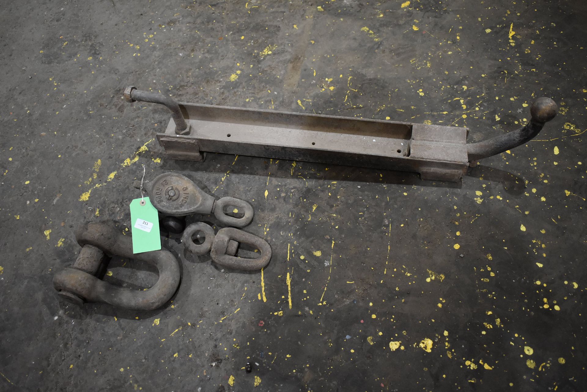 *Forklift Tow Ball Attachment, Two Shackles and a