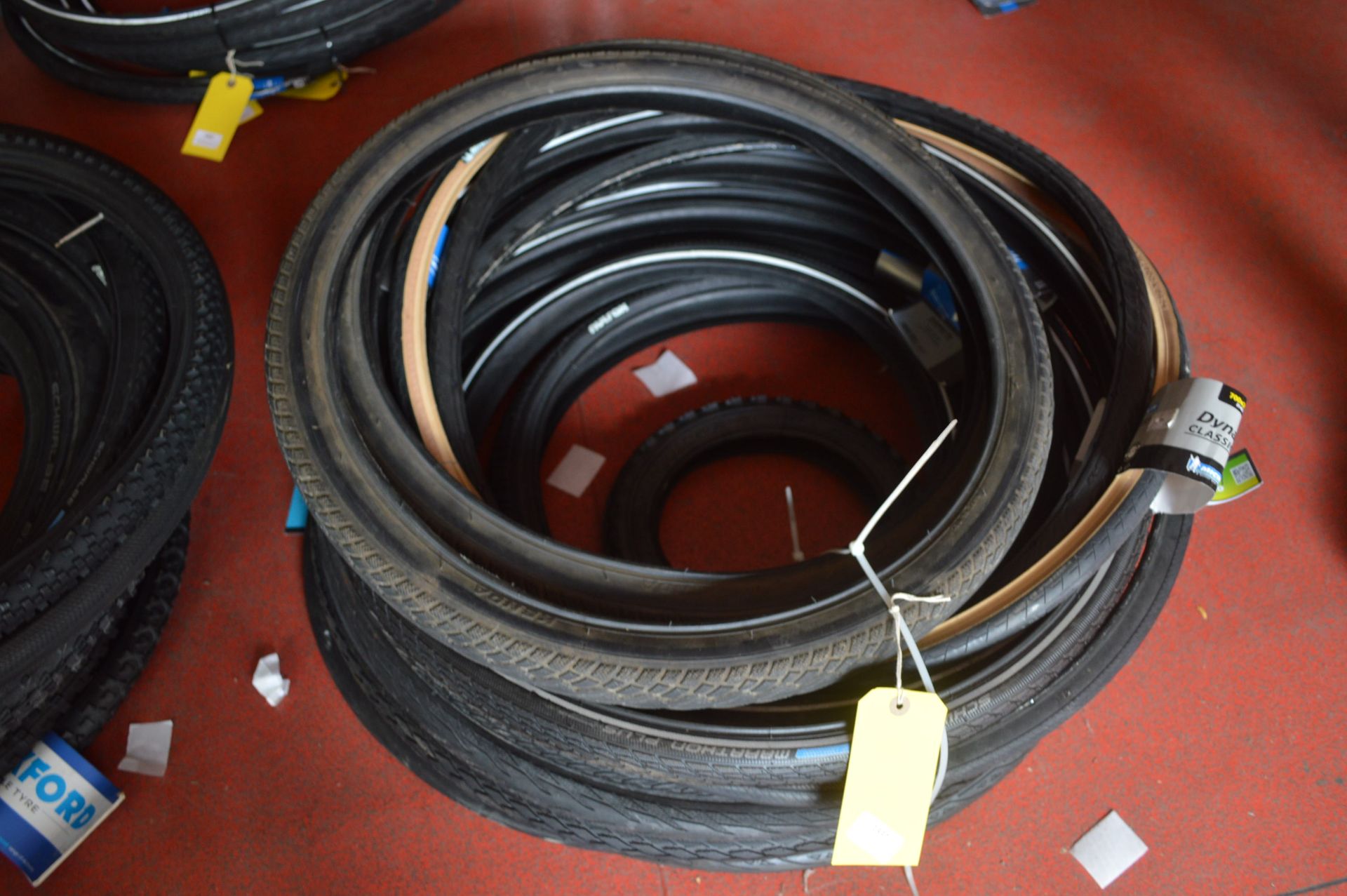 *Assortment of Tyres Schwalbe, Oxford, etc.