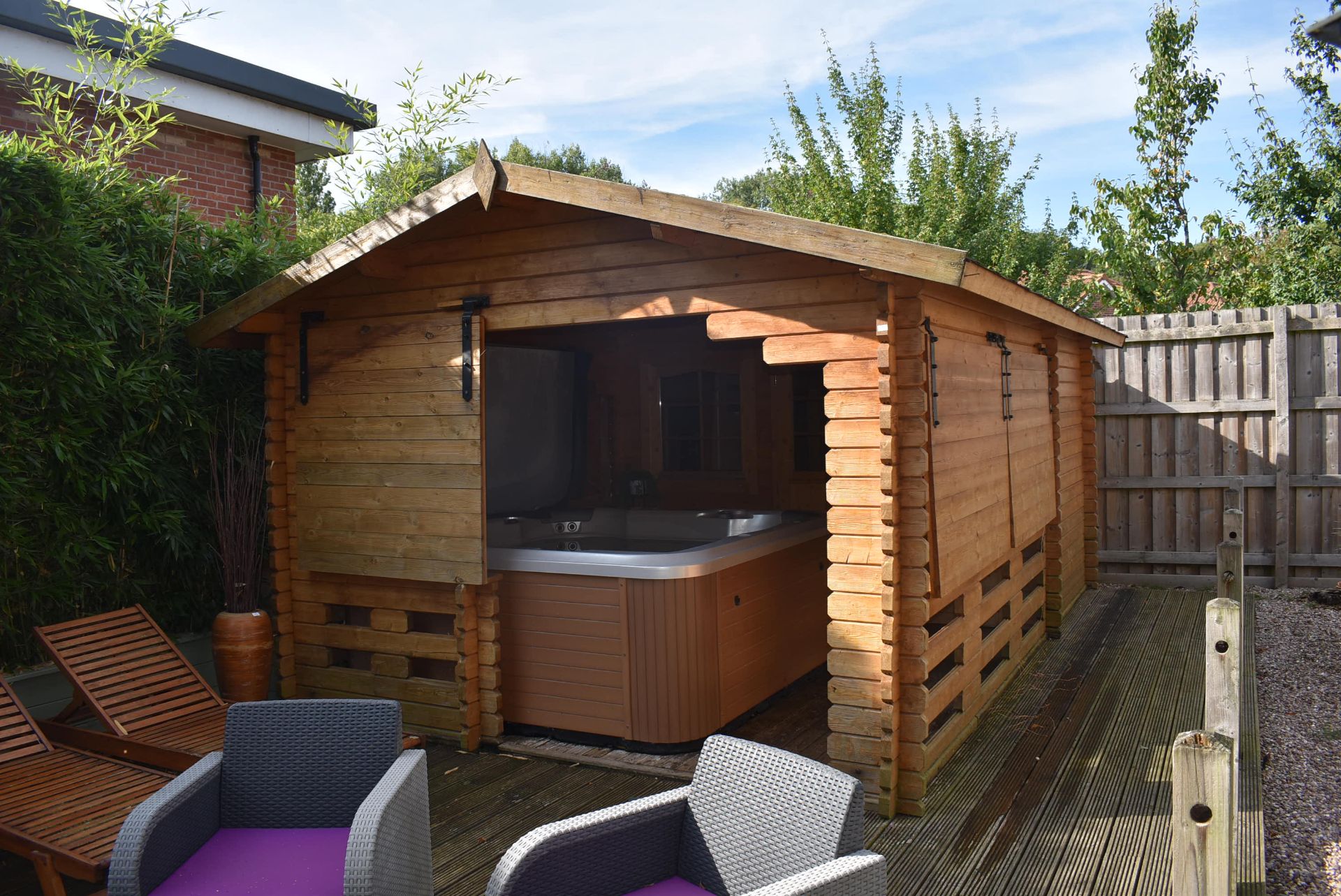 *Softwood Garden/Hot Tub Sub Divided Room (Hot Tub Not Included) ~5m x 3.5m - Buyer to remove - Lots - Image 2 of 4
