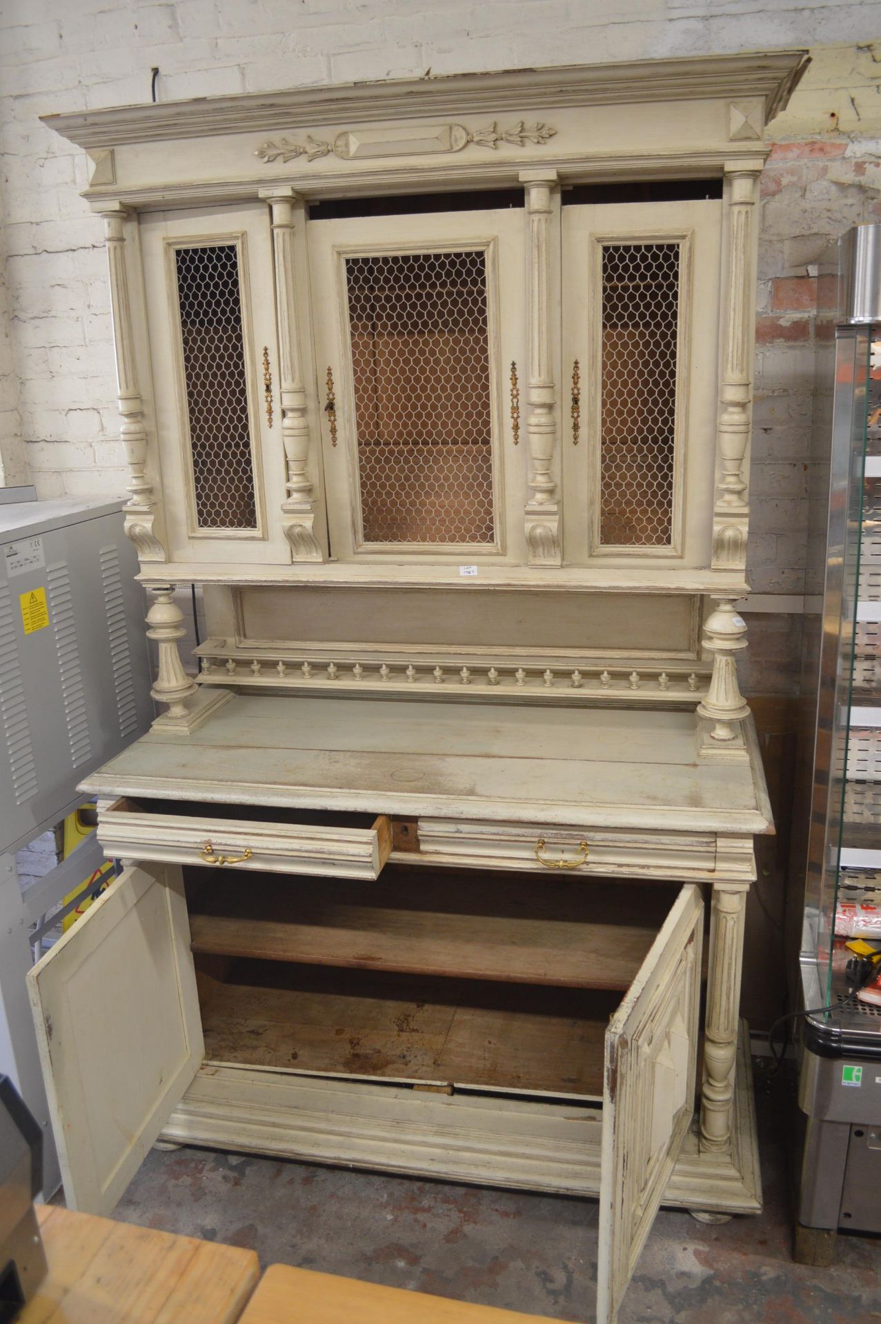 Large Shabby Chic Dresser (requires attention) - Image 3 of 4