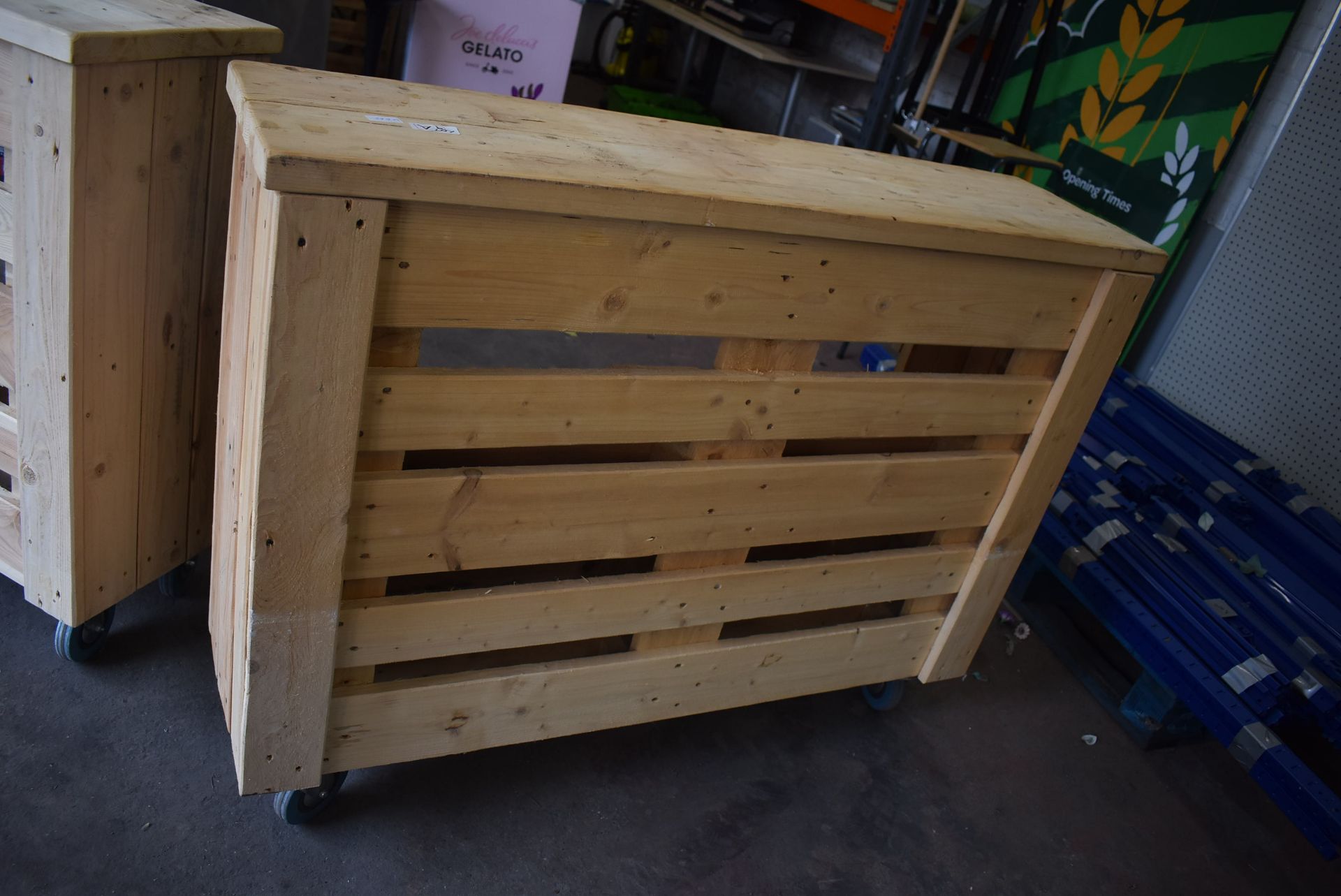 Storage Unit/Mobile Bench on Wheels ~1.3m long - Image 2 of 2