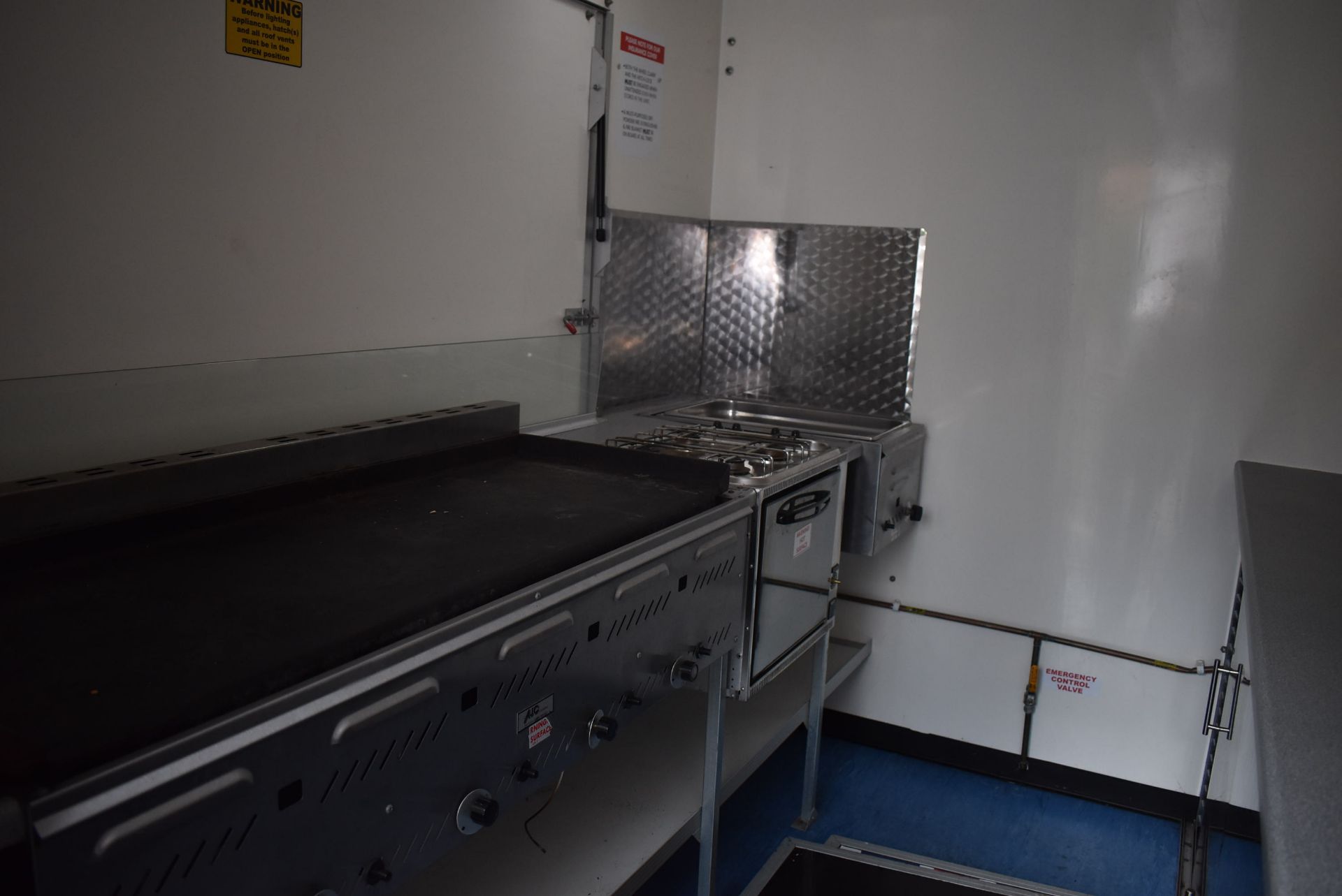 AJC Catering Trailer 3m long x 2m wide - Image 7 of 11