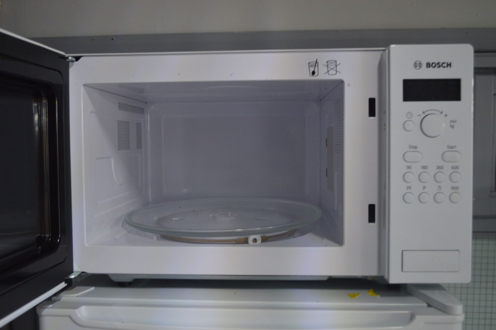 *Bosch Microwave Oven - Image 2 of 2