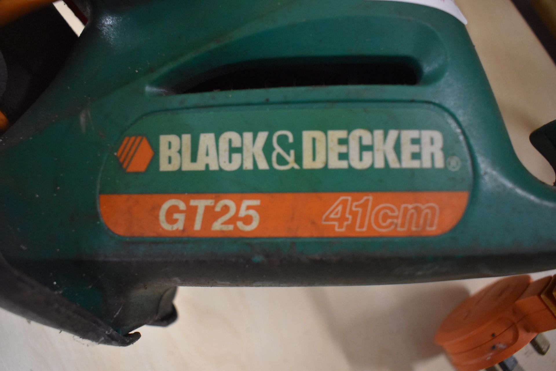 Black & Decker GT25 Hedge Trimmer - Image 2 of 2