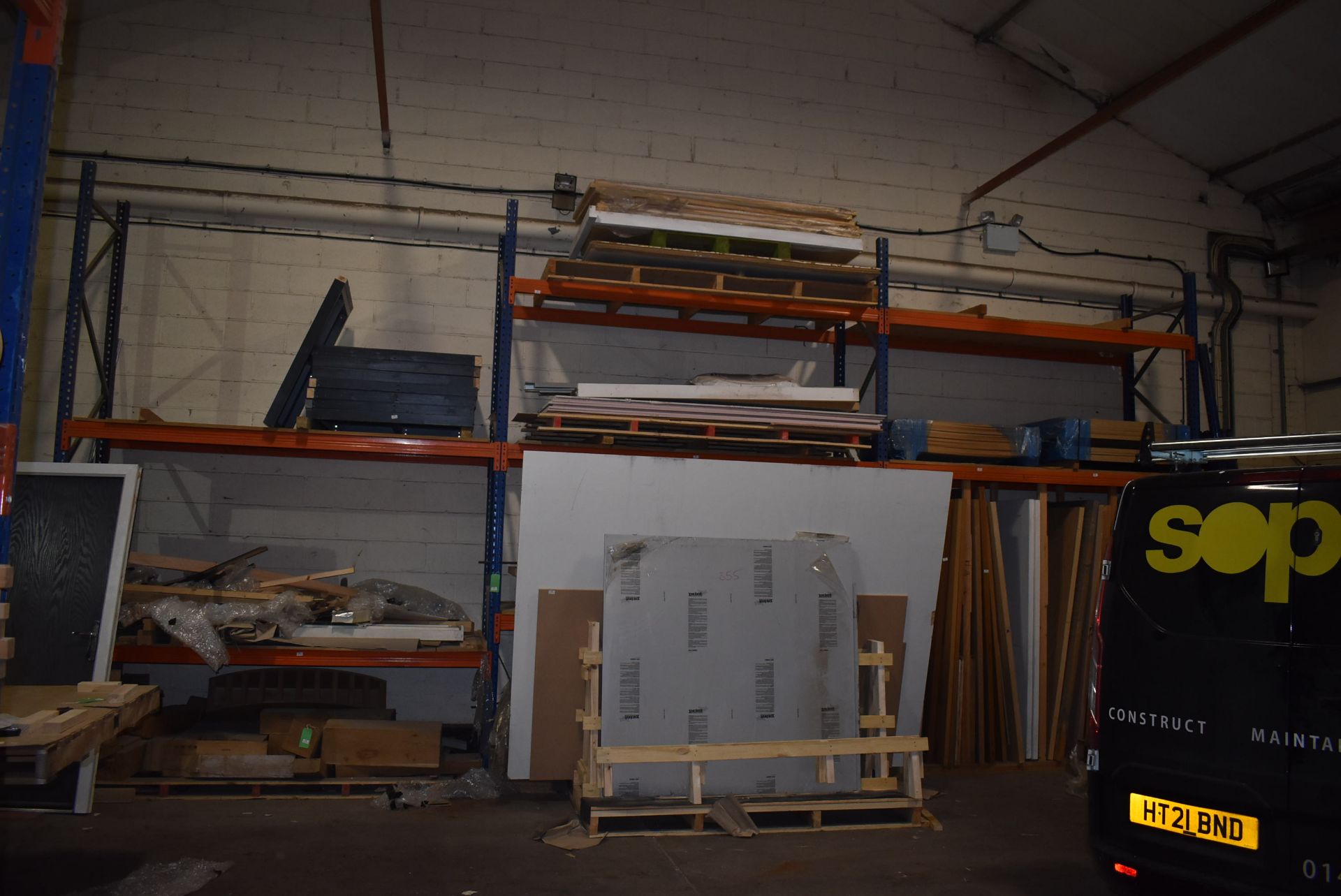 *Set of Heavy-Duty Pallet Racking Comprising Four 4m Uprights and Sixteen 300x90cm Beams (contents - Image 2 of 2