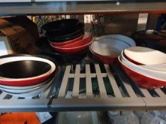 * quantitl of bowls - blakc/red/white
