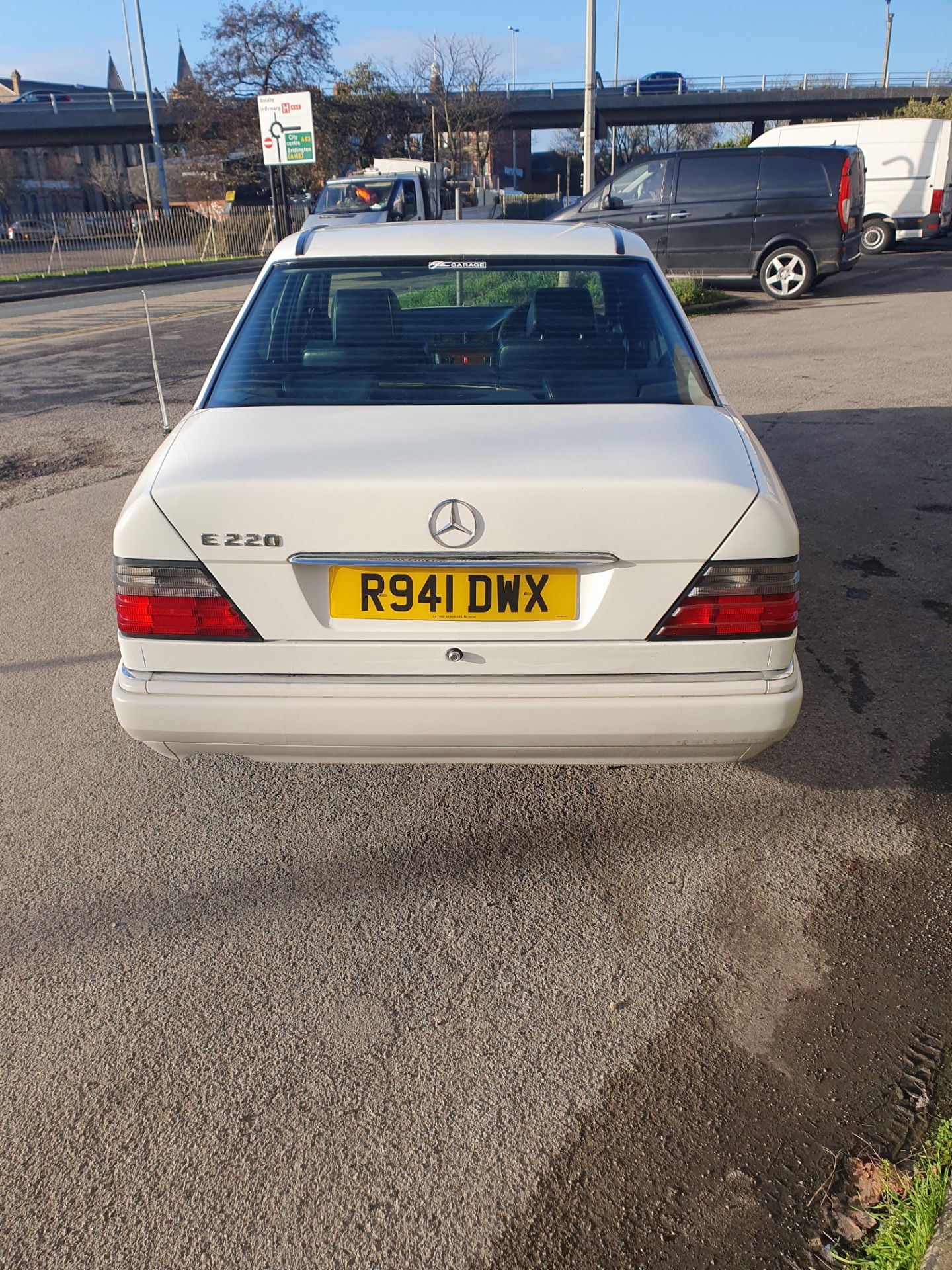 1998 Mercedes E220 - Image 6 of 17