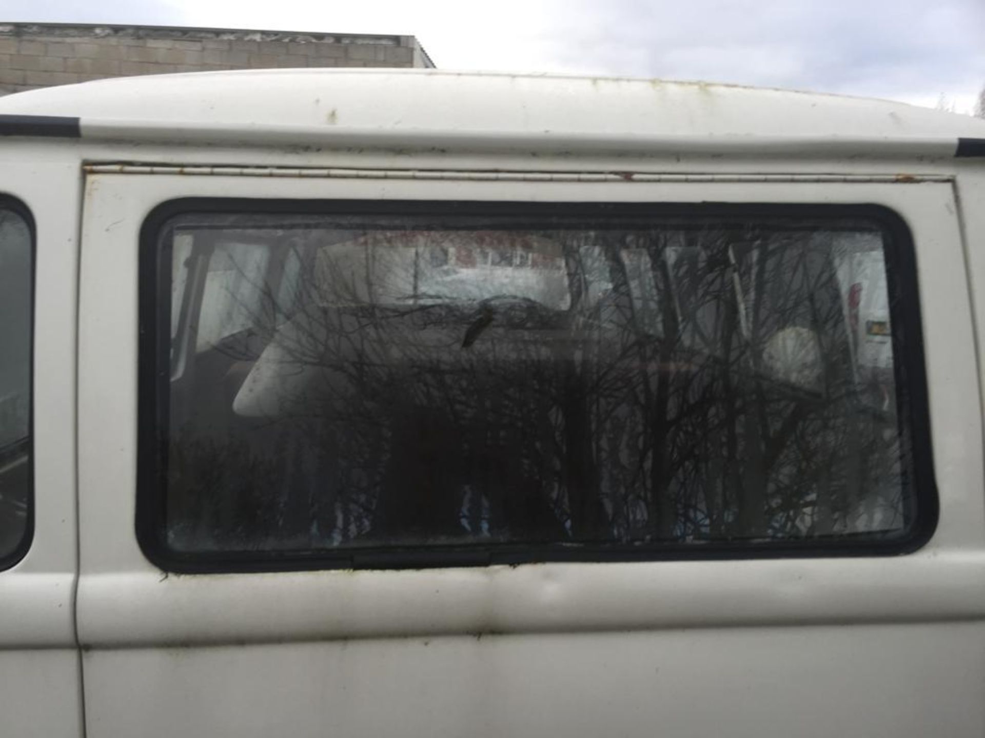 VW 15 window bus - Image 5 of 11