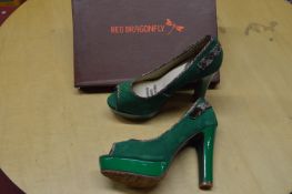 *Red Dragonfly Green High Heel Shoes Size: 4.5