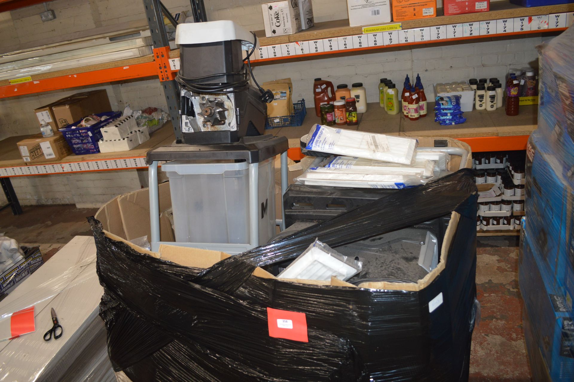 *Pallet of Garden Shredders and Wall Vents (salvag