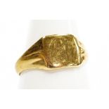 A 9ct gold small signet ring, with engraved tablet, 2.1g.