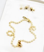 Withdrawn presale by vendor- A Classic Jewels of Hatton Garden pearl necklace and earring set, the