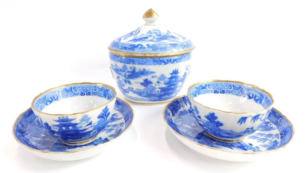 Late 18thC blue and white porcelain tea wares, chinoiserie decorated in blue and white, comprising a