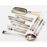 A group of silver plated items, an early 20thC silver plated crumb scoop, with a silver collar, plai