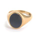 A gentleman's 9ct gold ring, set with oval polished stone, size Q, 5.8g all in.