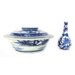 Two Chinese blue and white ceramics, comprising a tureen, 5cm high, and a bottle shaped vase, 11cm h